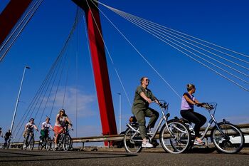 fietsers rotterdam brug