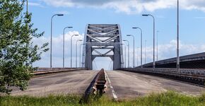 Overbodige boogbrug bij Vianen weggehaald