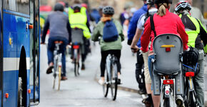 Fietsers in het verkeer